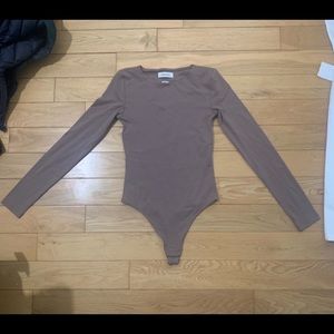 ARITZIA- Contour Crew Bodysuit